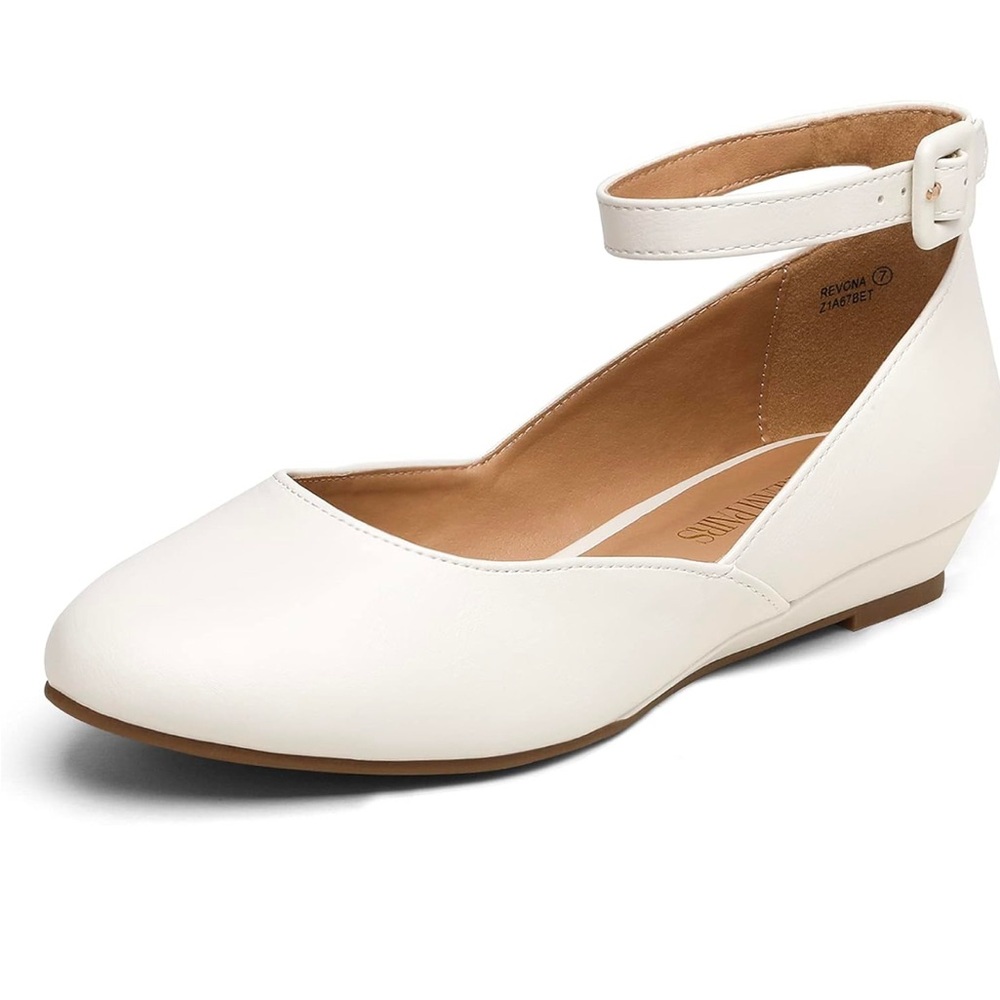 BNIB White Flats